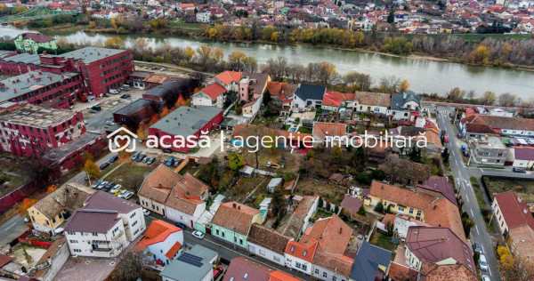 Casă &icirc;n zonă liniștită, l&acirc;ngă Malul Mureșului cu ...