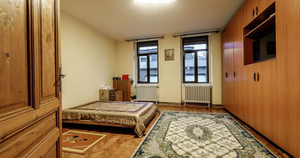 Casă solidă din cărămidă lângă Malul Mureșului cu...