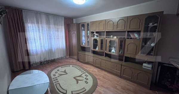 Apartament de vanzare, cu 4 camere, Agriculturii