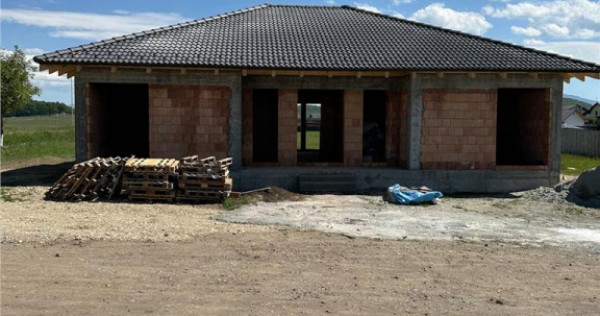 Casa la 15 minute de Brasov, DJ 112A, la rosu sau finalizata