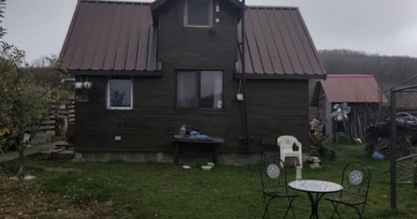 Casa de vara in Comuna Tomesti, sat Chicerea, 900mp teren imprejmuit