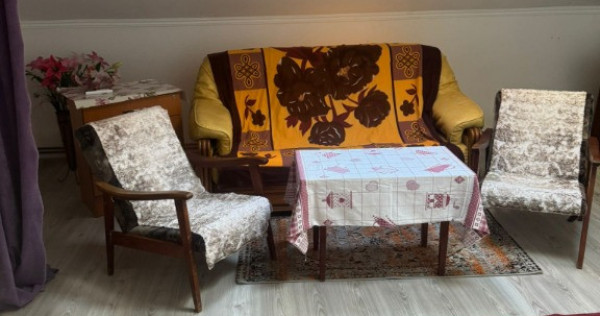 Apartament o camera la casa zona Parneava