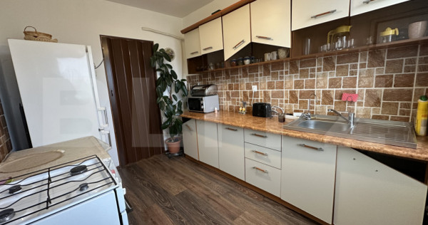Apartament cu 3 camere decomandate
