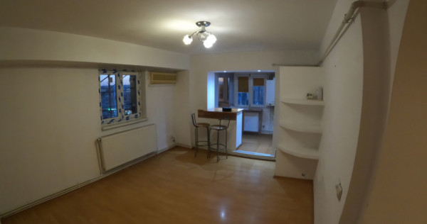 Apartament central de 3 camere, 75 mp, cu boxă pentru depo