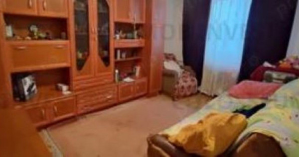 Apartament 3 camere, decomandat - zona Noua