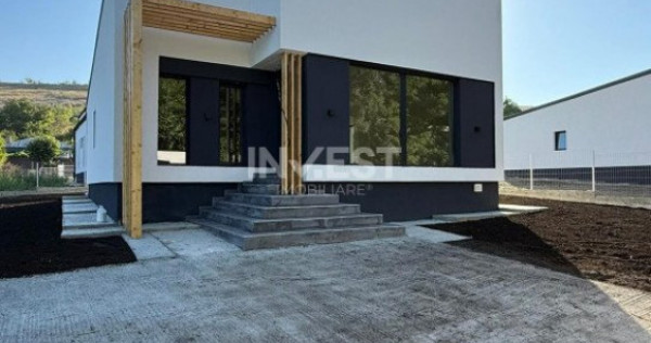 CASA INDIVIDUALA, 4 CAMERE, 2 BAI , 400 MP TEREN, Moldova Ma