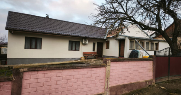 Casa de vanzare cu 3 camere, 80 mp, 900 mp teren, Siret