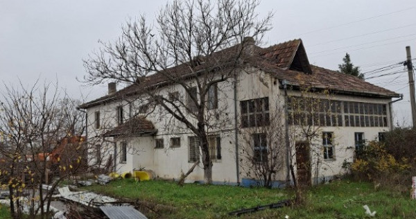 Vând teren intravilan + constructie 4000mp - Drobeta Turnu Severin