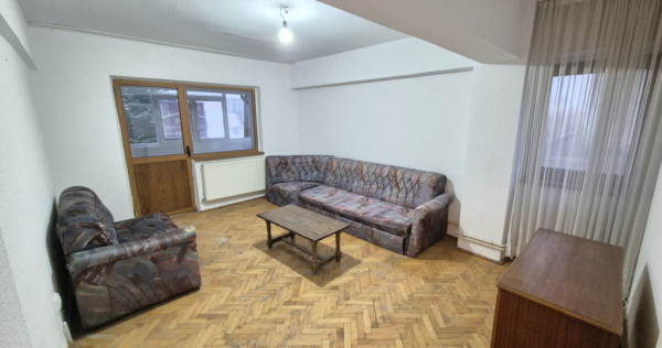 Apartament 3 camere - zona Casei de Cultură