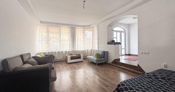 Casa spatioasa si bine compartimentata in Cantemir&ndash; loc...