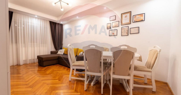 Apartament cu 3 camere de v&acirc;nzare &icirc;n zona Decebal