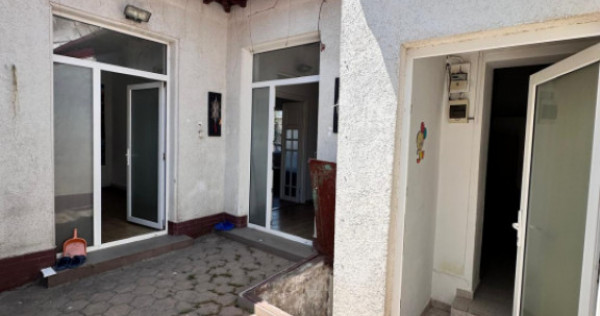 Proprietate 2 corpuri situată in zona Tomis I