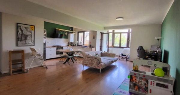 Apartament 3 camere, decomandat - zona Stupini