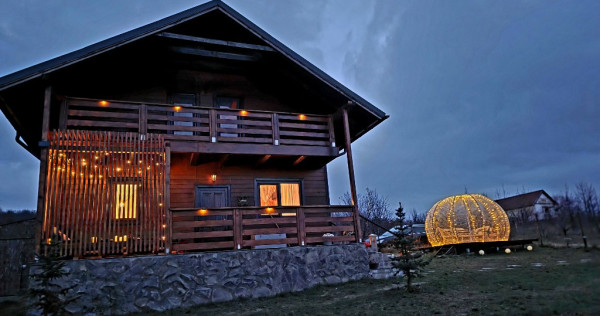 Casa in Moacșa cu vedere la Lacul Padureni