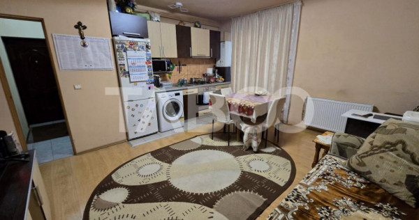 Apartament 3 camere de vanzare etajul 1 cu balcon boxa Guste