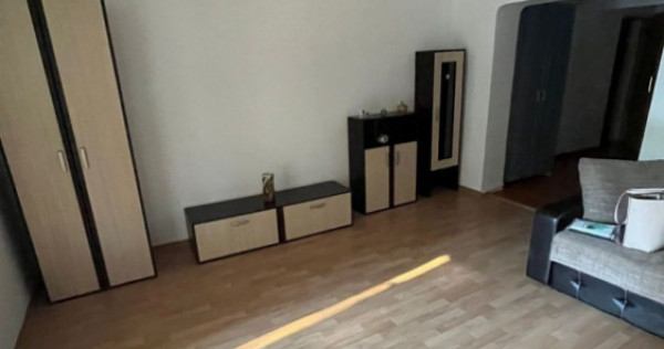 Apartament 3 camere de inchiriat, vedere catre mare, in zona