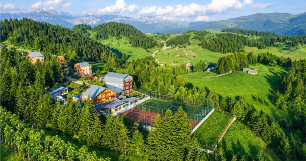 Complex turistic cu privelisti picturale,apa curativa,aer pu