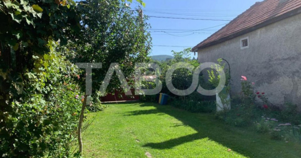 Casa de vanzare 3 camere 90 mpu teren liber 1095 mp Persani