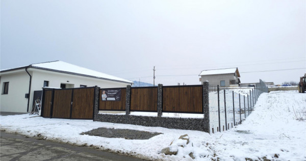 Teren intravilan de 769 mp cu priveli#537;te frumoasa catre