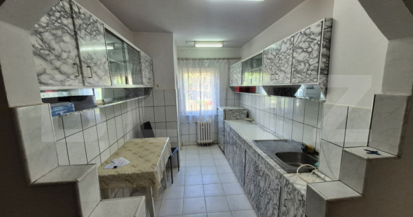 Apartament cu 4 camere de vanzare, 80 mp, Micro 17