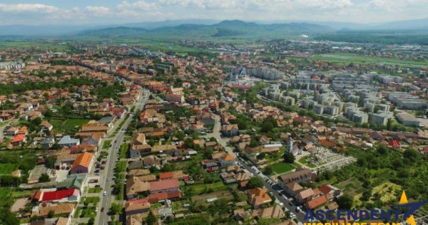 Teren intravilan, pe 5.800 mp, cu vedere frumoasa,in localit