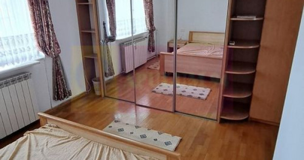 Inchiriere apartament 3(din4)camere pe bd Decebal, metrou...