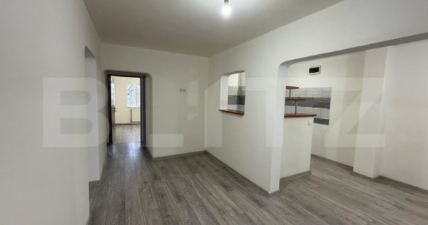 Apartament 4 camere de &icirc;nchiriat &ndash;ideal locuință sau ac