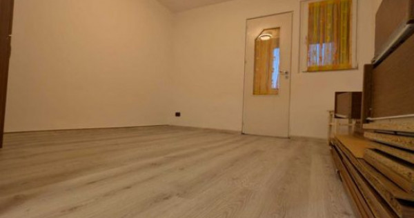 Garsoniera Tractorul-piata,etajul 1,53500 Euro