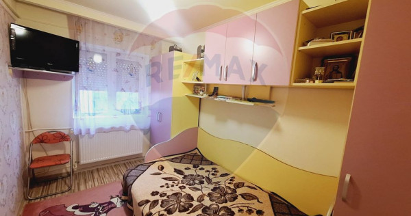 Apartament cu 3 camere de v&acirc;nzare &icirc;n zona Nufarul