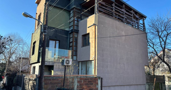 Vila langa lacul Baneasa, parcul Herastrau, zona Nord, Str. Garlei