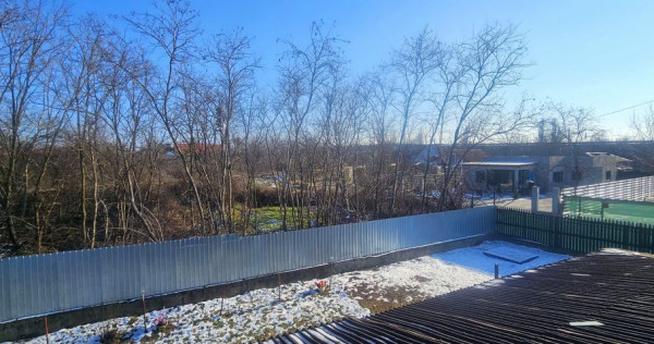 Casa cu 3 camere + 900 mp teren proprietate -Sendreni, ju...