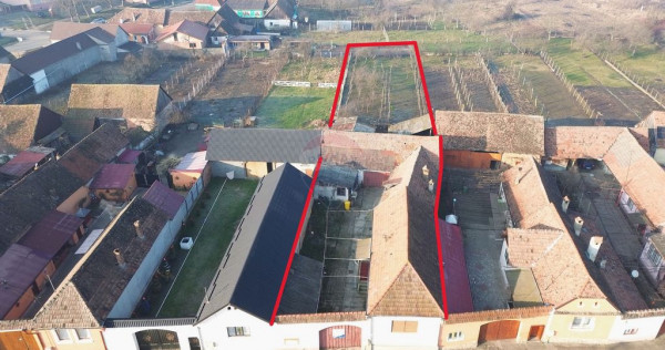 Casă săsească 3 camere si 1400 mp teren in Brateiu - j...