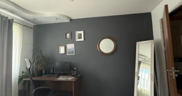 Apartament Cu 4 Camere Decomandate Zona Obcini