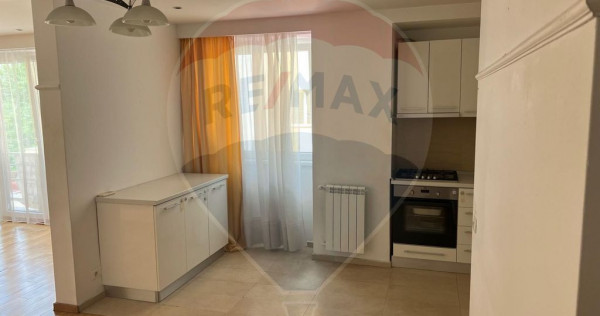 INCHIRIERE Apartament cu 3 camere tip duplex in zona Nord...