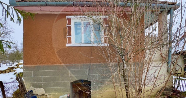 Casa cu 2 camere si teren 4887mp de vanzare in Dabaca
