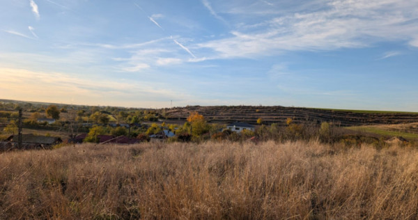 Teren intravilan ,Pielesti, 1835 mp , front 38m.