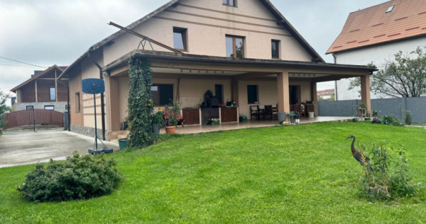 Casă superbă spatioasa intr-o zona linistiota aproape de o