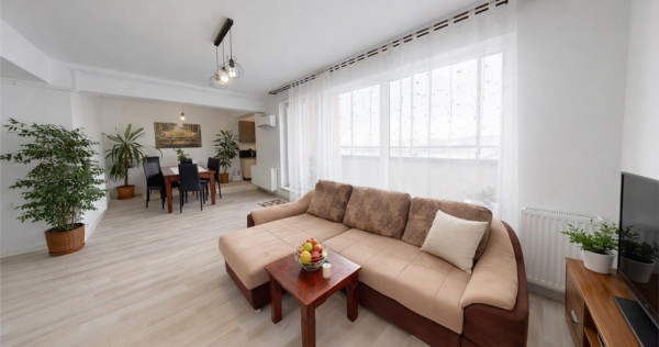 Pe 2 niveluri, Penthouse modern la bulevard, parcare si boxa