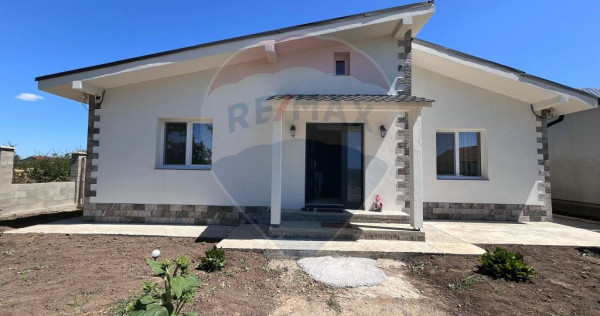 Casă / Vilă cu 4 camere de v&acirc;nzare