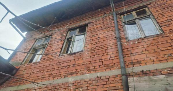 Casa + teren, 124 mp, zona Lupeni - Semicentrala