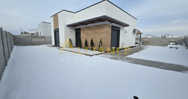 Casa stil mediteranean (zona de intrare in Comuna)