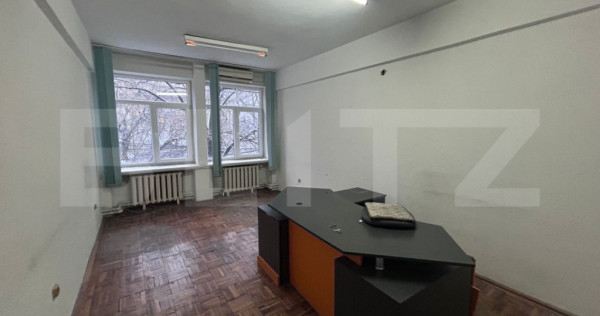 Spatiu de birouri, 231.74 mp, 8 camere, zona Colegiul Fratii