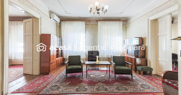 Acasă mare &icirc;n centrul Aradului! 4 camere - 130 mp utili!