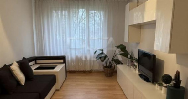 3 camere Titan decomandat, an 1974, renovat