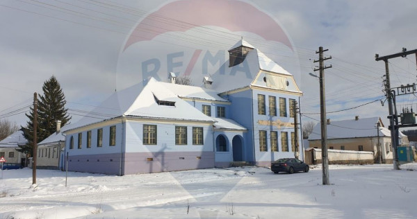 Fostă școală săsească semnată de Fritz Balthes &ndash; ...