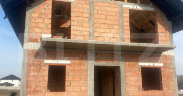 Casa cu etaj la rosu, 140 mp utili, 400 mp teren, zona Lisau