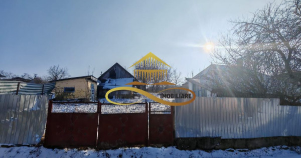 Teren 1.128 mp cu casă bătr&acirc;nească &ndash; toate utilită...
