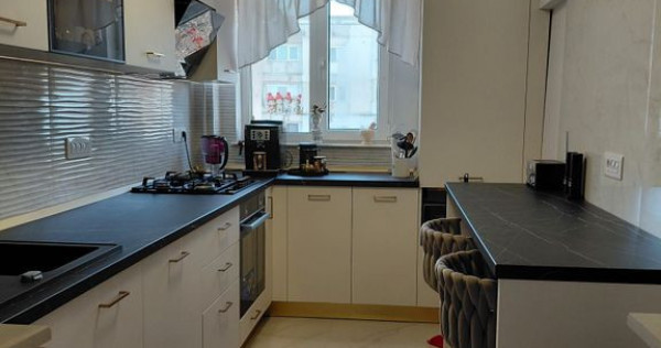 Apartament 4 camere, decomandat, etaj 3/4 - IC Frimu