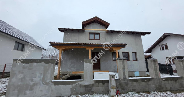 Casa cu 5 camere decomandate pe teren de 390 mp in Cisnadie