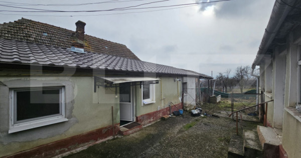 Casă cu 4 camere, teren 544 mp, 2 fronturi stradale asfalta